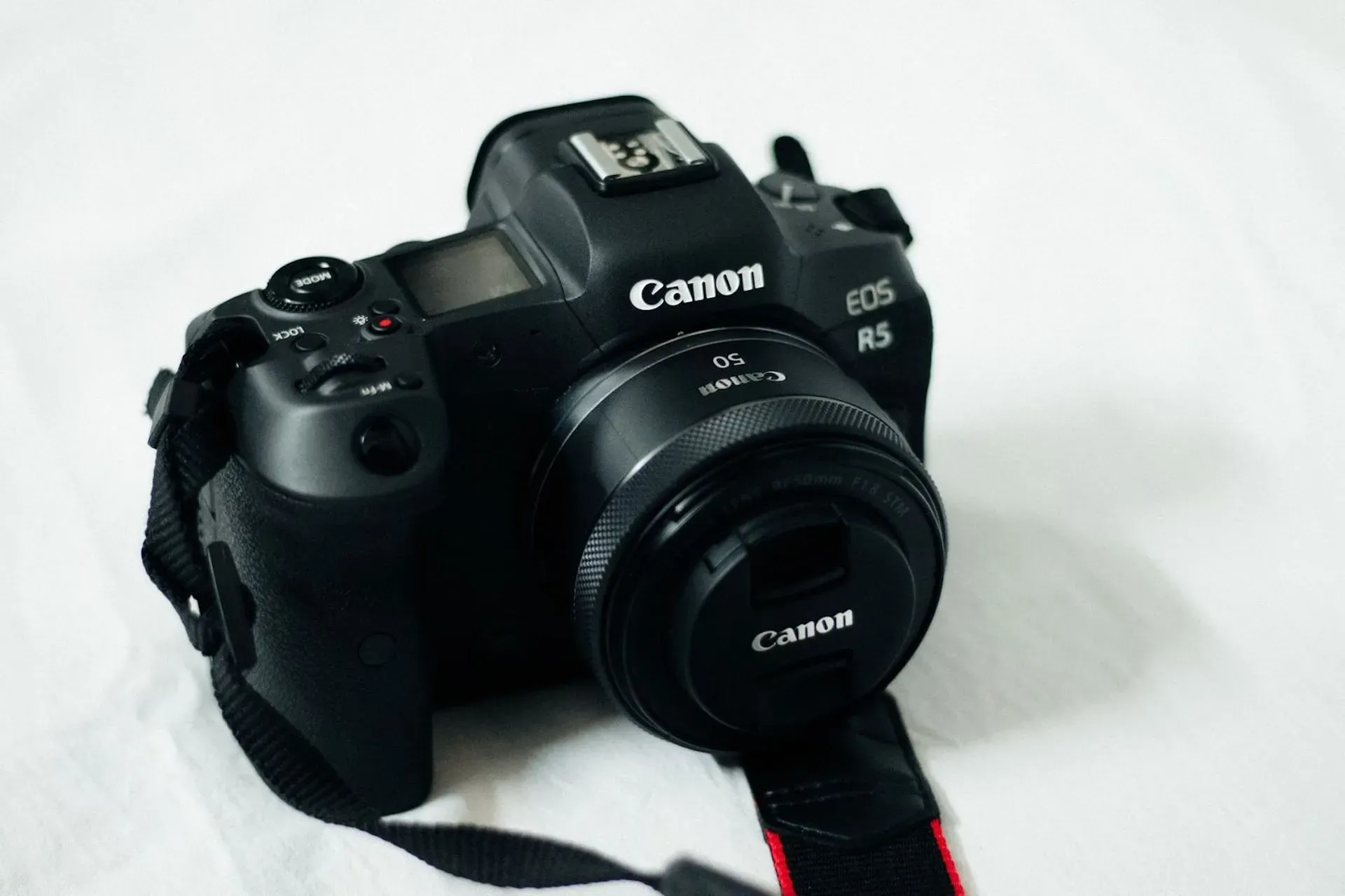 Canon mirrorless camera